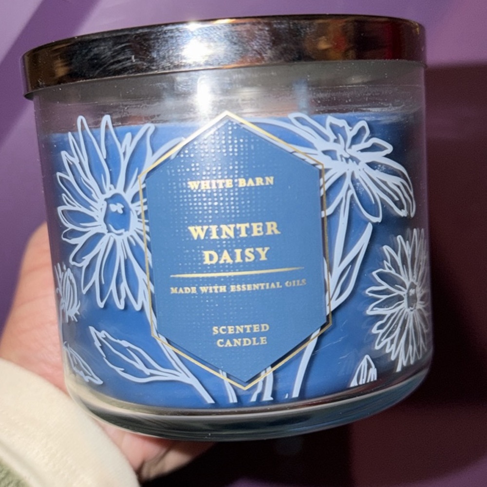 Winter Daisy Candle